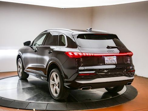 Certified 2025 Audi Q5 Premium AWD/4WD image 5