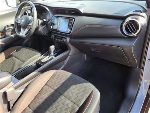 Used 2021 Nissan Kicks SR image 8