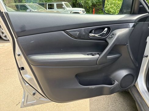 Used 2018 Nissan Rogue S AWD/4WD image 15