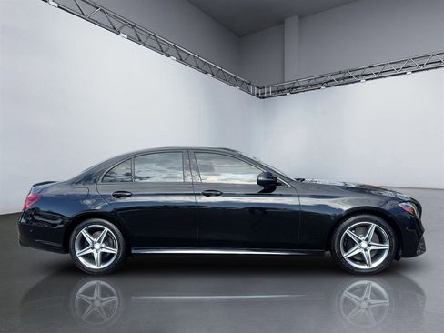 Used 2017 Mercedes-Benz E 300 4MATIC image 3
