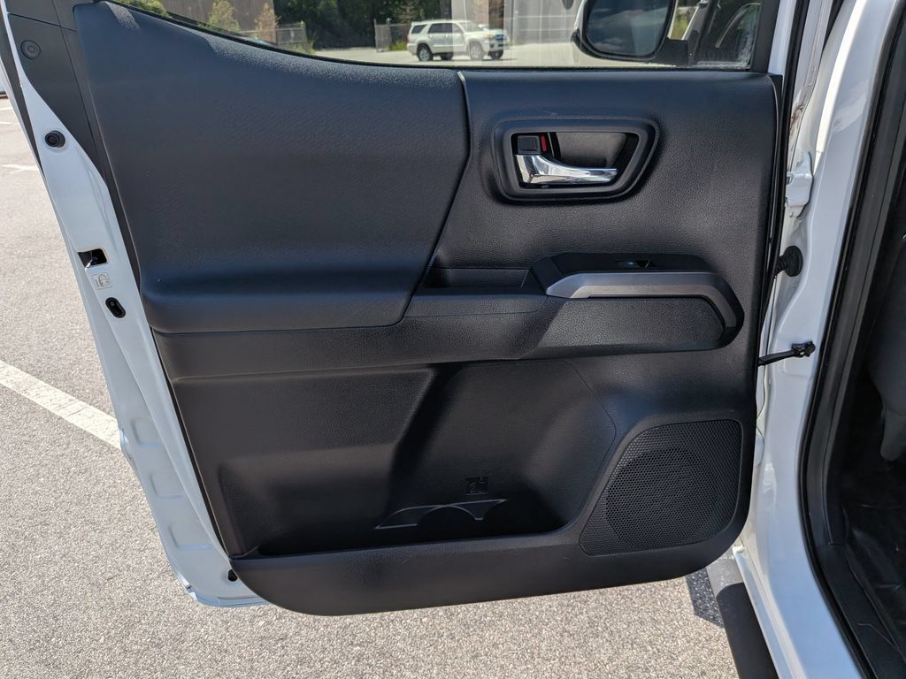 Used 2016 Toyota Tacoma TRD Sport w/ Premium & Technology Package RWD image 22