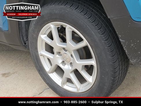 Used 2022 Jeep Renegade Latitude w/ Convenience Group AWD/4WD image 7