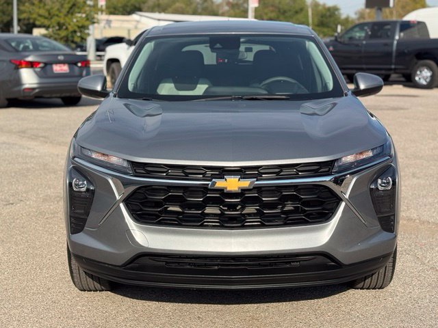 Used 2026 Chevrolet Trax LS w/ LS Convenience Package FWD image 2