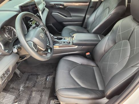 Used 2022 Toyota Highlander Platinum image 15