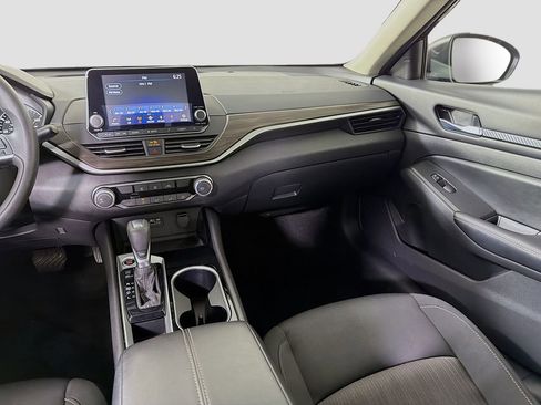 Used 2024 Nissan Altima 2.5 SV image 24