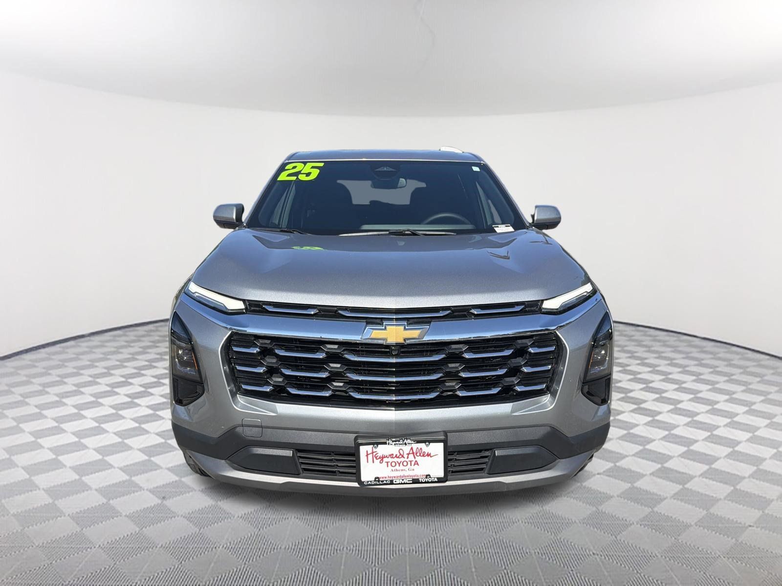 Used 2025 Chevrolet Equinox LT AWD/4WD image 2