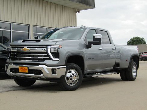 New 2026 Chevrolet Silverado 3500 LTZ w/ LTZ Convenience Package AWD/4WD image 12