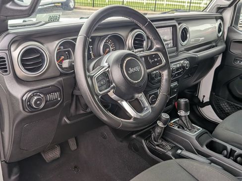 Used 2021 Jeep Wrangler Unlimited Sahara AWD/4WD image 33