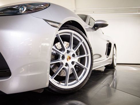 Certified 2025 Porsche 718 Cayman GTS RWD image 12