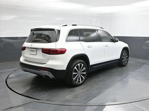 Used 2023 Mercedes-Benz GLB 250 w/ Premium Package image 8