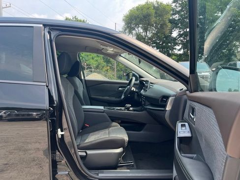 Used 2023 Nissan Rogue SV AWD/4WD image 32