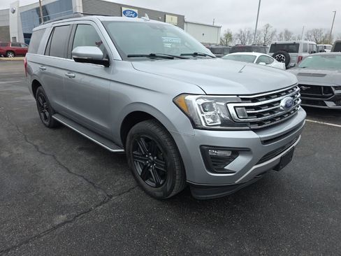 Used 2021 Ford Expedition XLT image 2