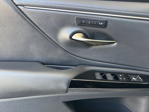 Used 2024 Lexus ES 300h w/ Premium Package FWD image 12