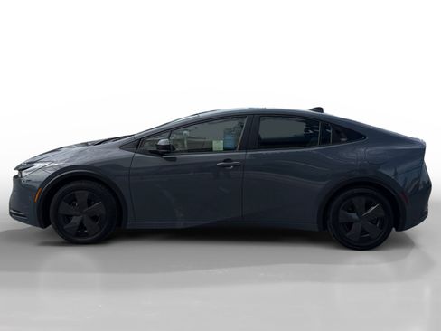 Used 2024 Toyota Prius LE FWD image 2