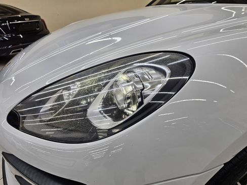 Used 2017 Porsche Macan Turbo AWD/4WD image 10