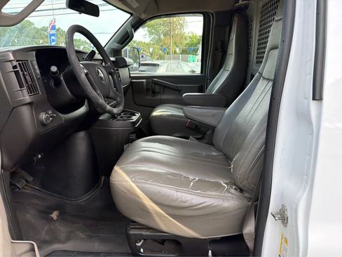 Used 2017 Chevrolet Express 2500 RWD image 9