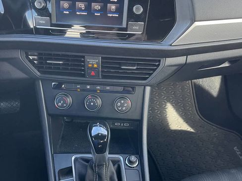 Used 2022 Volkswagen Jetta Sport image 13