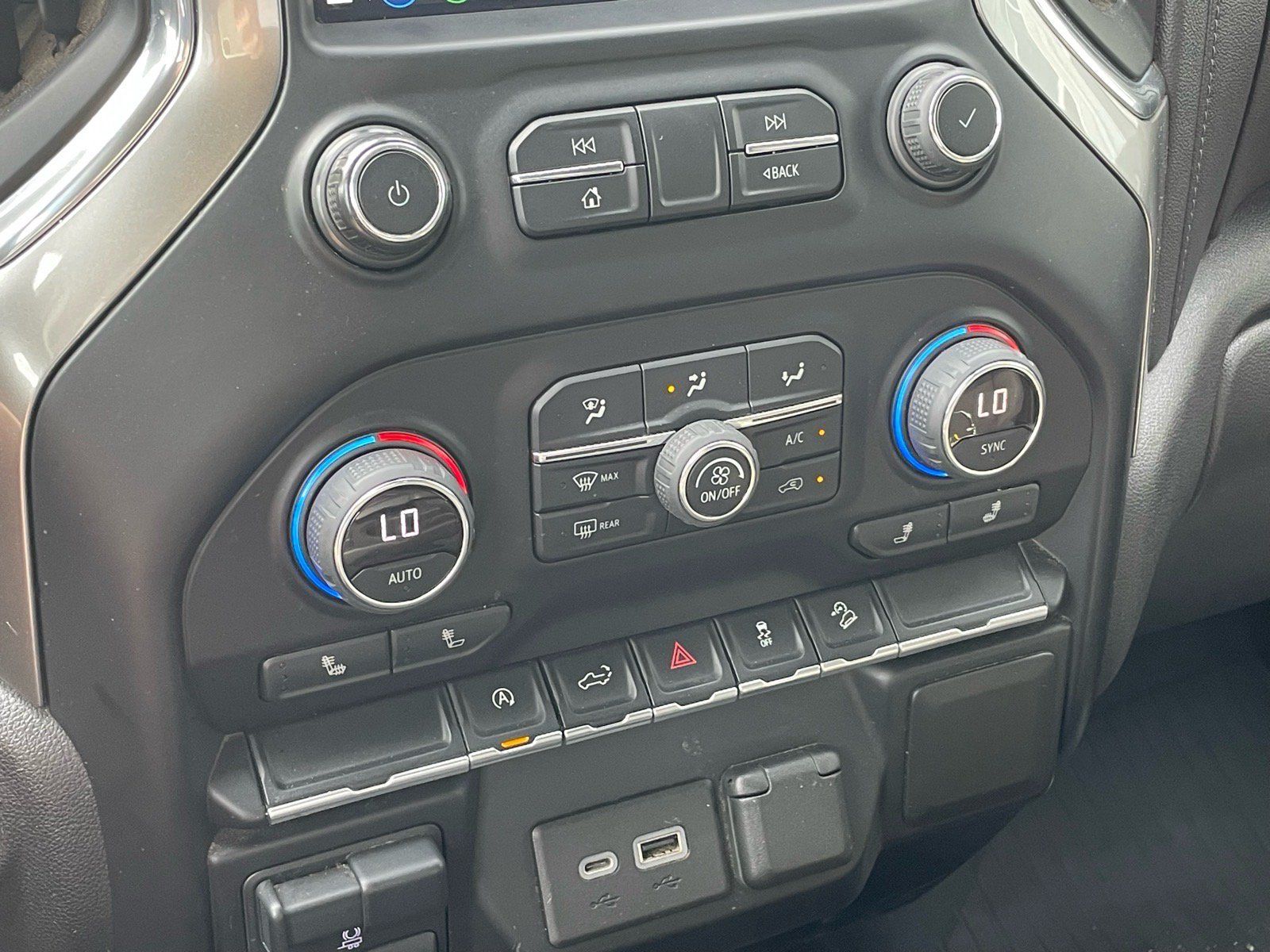 Used 2021 Chevrolet Silverado 1500 RST AWD/4WD image 13