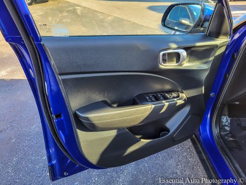 Used 2021 Hyundai Venue SE image 25