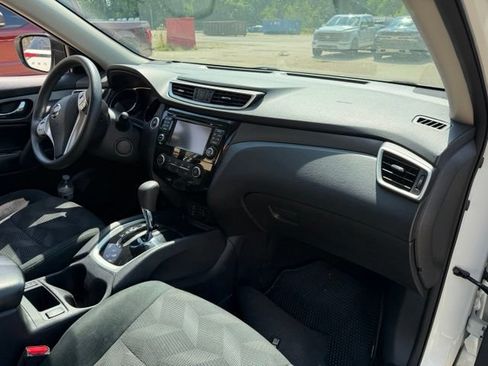 Used 2016 Nissan Rogue SV AWD/4WD image 10