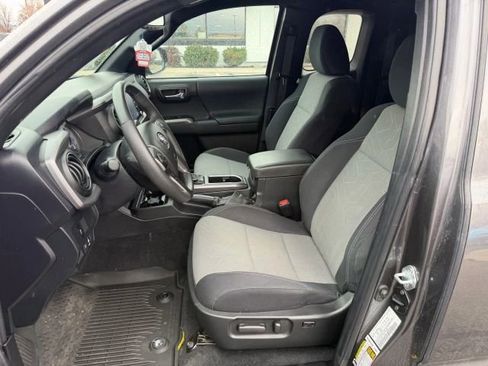 Used 2021 Toyota Tacoma TRD Off-Road w/ TRD Premium Off Road Package image 9