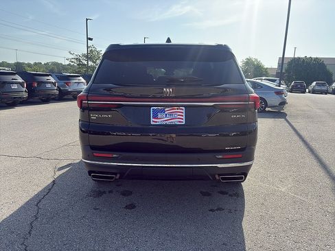 Used 2025 Buick Enclave Preferred AWD/4WD image 4