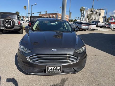 Used 2020 Ford Fusion SE image 2