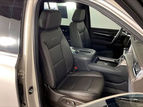 Used 2022 GMC Yukon Denali w/ Denali Premium Package RWD image 9