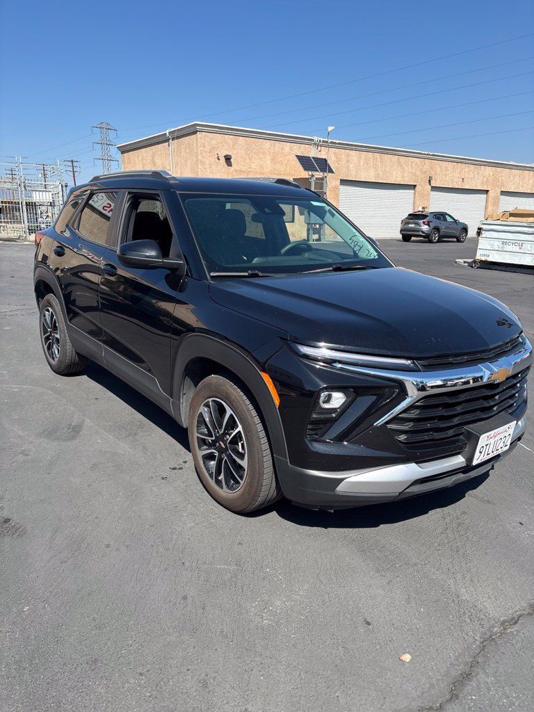 Used 2025 Chevrolet TrailBlazer LT AWD/4WD image 3