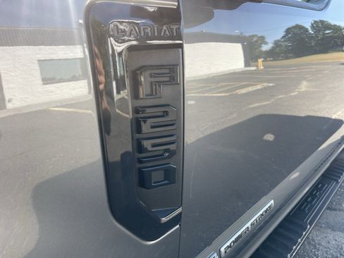 Used 2022 Ford F250 Lariat w/ Black Appearance Pkg image 21