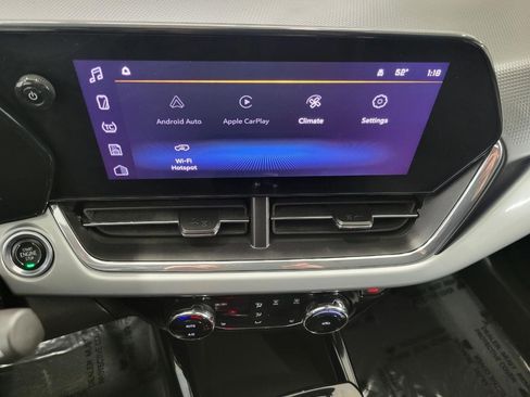 Used 2025 Chevrolet Trax LT w/ LT Convenience Package image 8