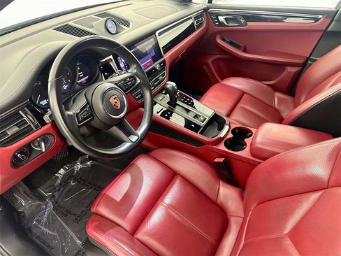Used 2024 Porsche Macan image 7