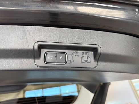 Used 2025 Ford Explorer Active w/ Active Comfort Package AWD/4WD image 19