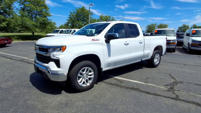 Certified 2023 Chevrolet Silverado 1500 LT w/ Z71 Off-Road Package AWD/4WD image 4