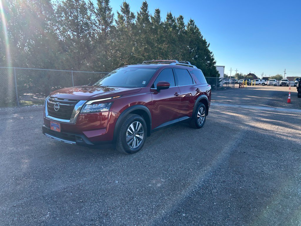 Used 2025 Nissan Pathfinder SL FWD image 2