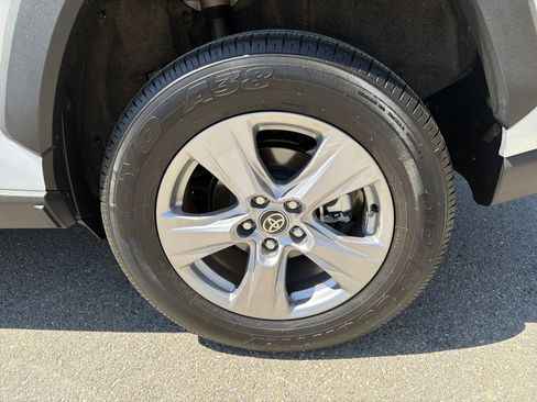 Used 2025 Toyota RAV4 XLE image 19