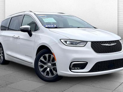 Used 2023 Chrysler Pacifica Pinnacle