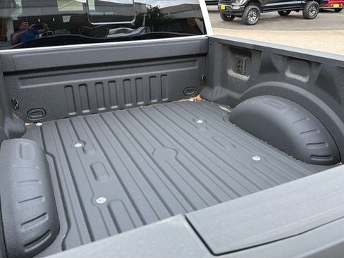 New 2026 Ford F250 Platinum w/ FX4 Off-Road Package AWD/4WD image 8