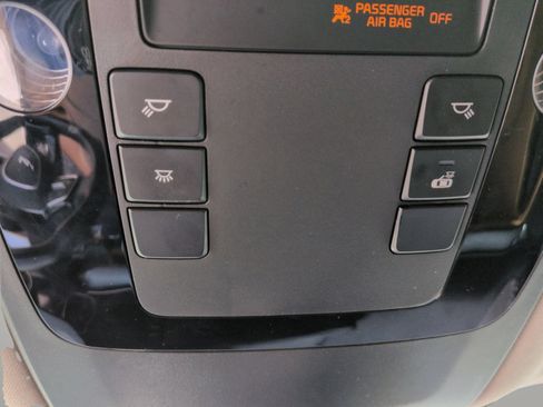 Certified 2023 Kia Carnival LX FWD image 24