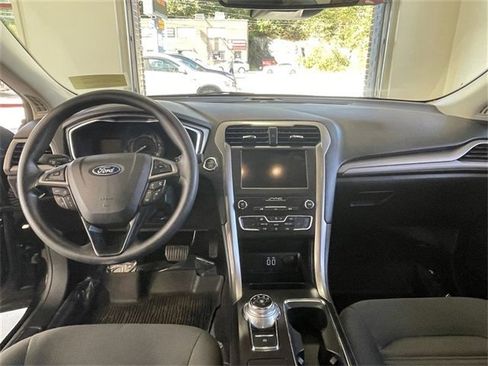 Used 2019 Ford Fusion SE image 16