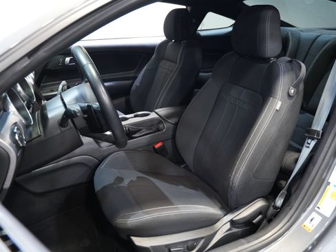 Used 2021 Ford Mustang GT RWD image 25