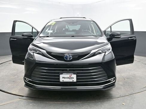 Used 2022 Toyota Sienna Platinum image 42