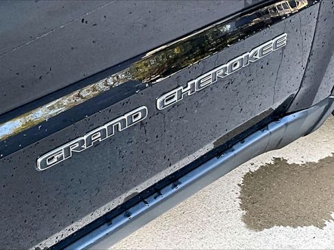 Used 2020 Jeep Grand Cherokee Limited w/ Luxury Group II RWD image 32
