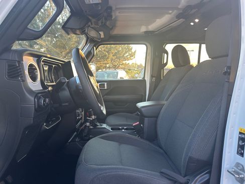 Used 2024 Jeep Wrangler Unlimited Sahara AWD/4WD image 12