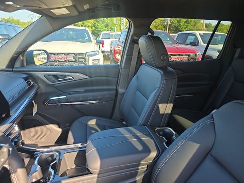 New 2027 Chevrolet Traverse LT w/ Driver Confidence Package FWD image 15