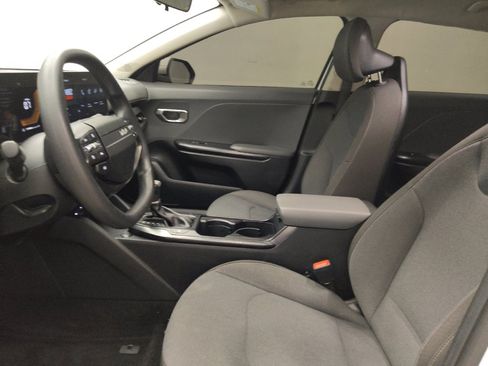 Used 2025 Kia K4 FWD image 17