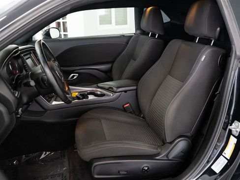 Used 2017 Dodge Challenger SXT image 19