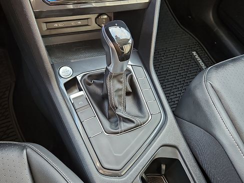 Certified 2022 Volkswagen Tiguan SE image 14