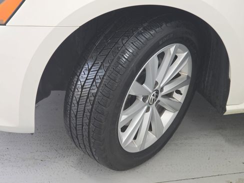 Used 2013 Volkswagen Passat 2.5 SEL Premium image 32