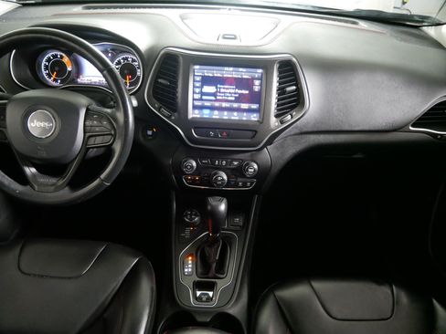 Used 2019 Jeep Cherokee Trailhawk w/ Comfort/Convenience Group AWD/4WD image 10